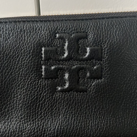Tory Burch Continental Large Zip Around Wallet - Picture 3 of 13